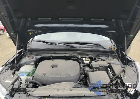 2022 Volvo Xc40 T5 Momentum z USA, uszkodzony, nr VIN YV4162UK3N2652954